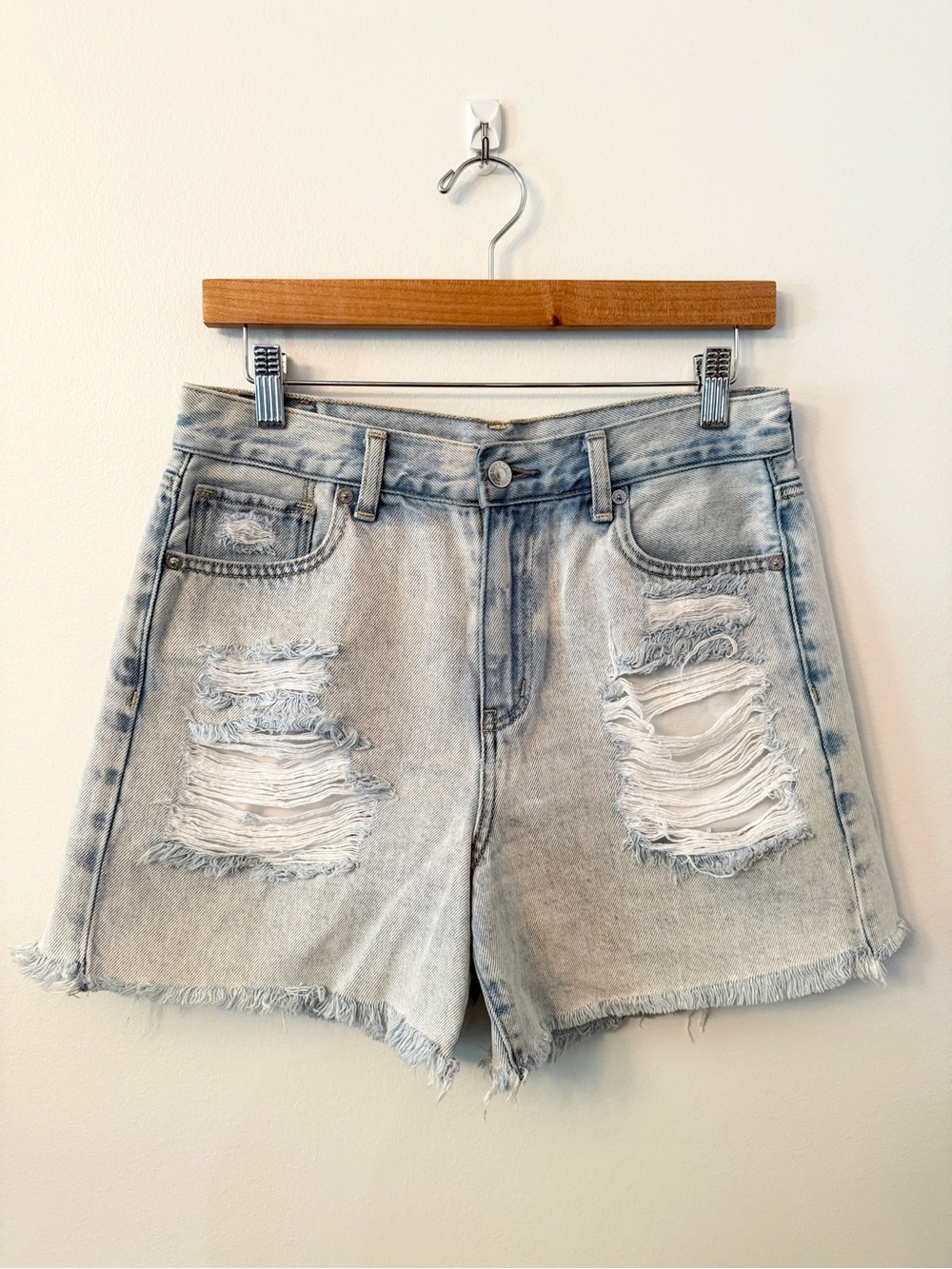 American Eagle Mom Shorts Distressed Hi Rise Size 4